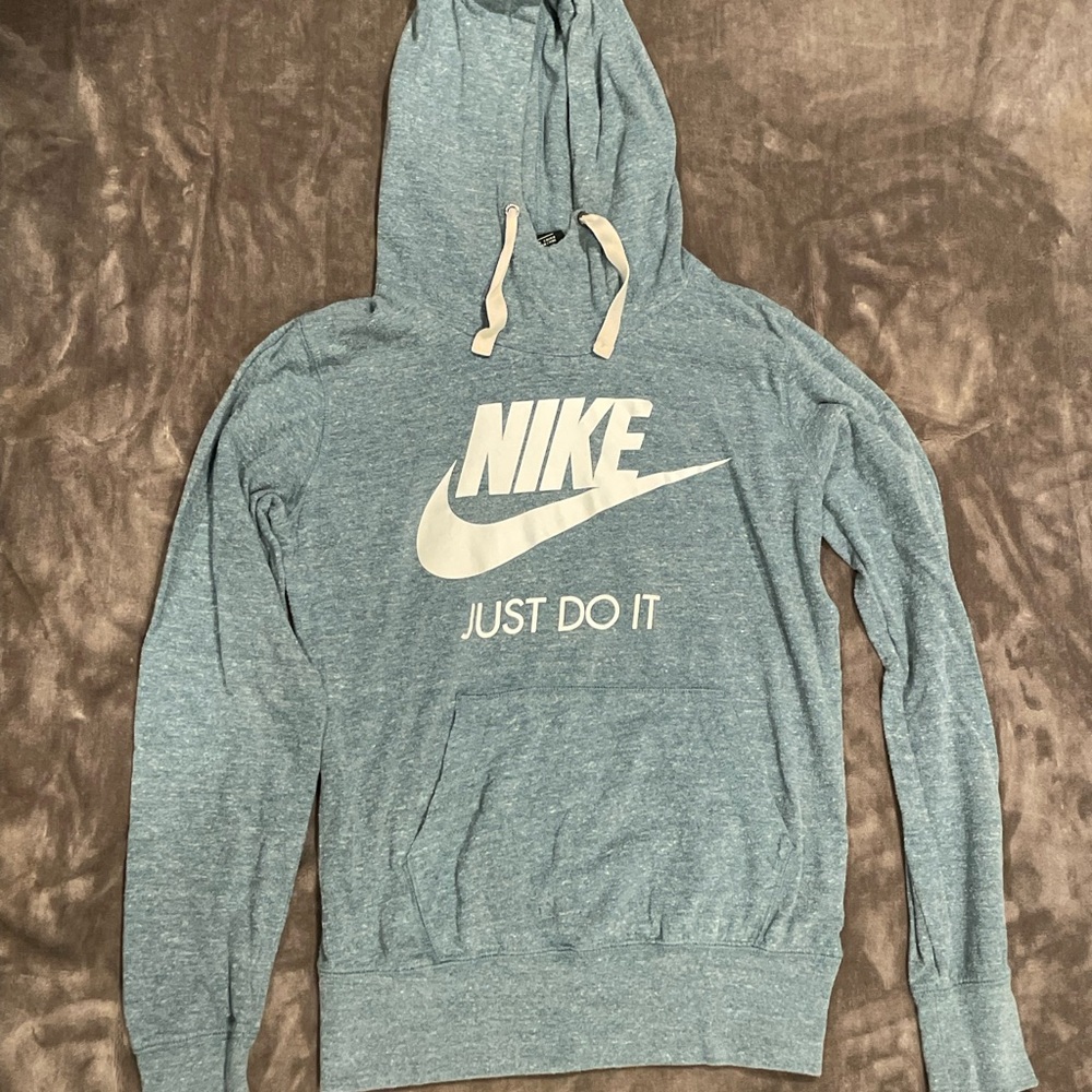 Nike hoodie gently worn good condition!